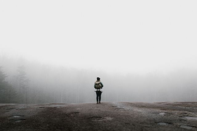 Seorang pendaki - Foto oleh Andrew Neel dari Pexels
