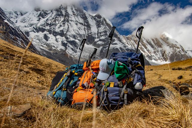 Ransel di atas gunung