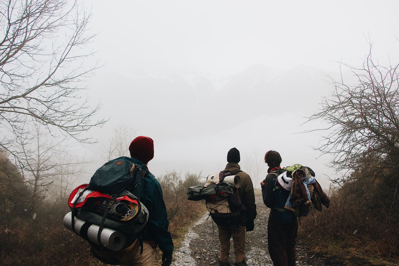 3 pria yang mendaki gunung